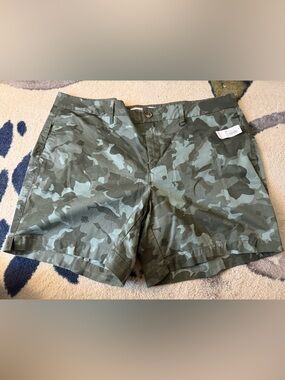 Old Navy Camo Print Cotton Shorts in Green & Black